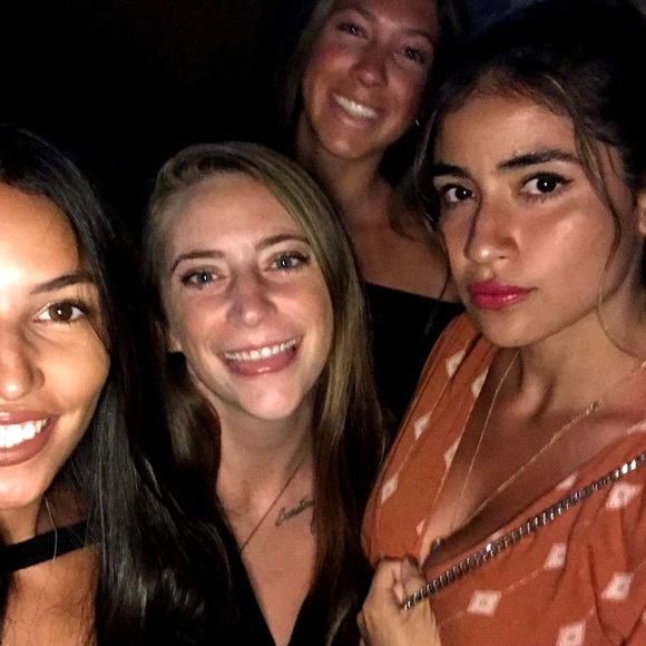 Meet your Posher, Steph Vinas - Picture 2 of 3